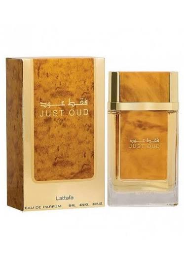 Just Oud Eau de Parfum til Unisex i en elegant glassflaske med treinspirert design og matchende gaveeske.